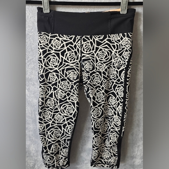 Lululemon Real Quick Crop Leggings – Size 6 – Posey Black/White - Picture 7 of 13